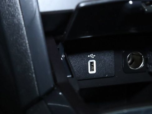 Used 2018 Ford Explorer XLT w/ Equipment Group 202A FWD image 29