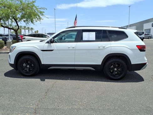 Certified 2025 Volkswagen Atlas Peak Edition SE AWD/4WD image 4