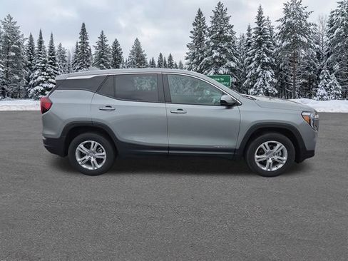 Used 2024 GMC Terrain SLE image 7