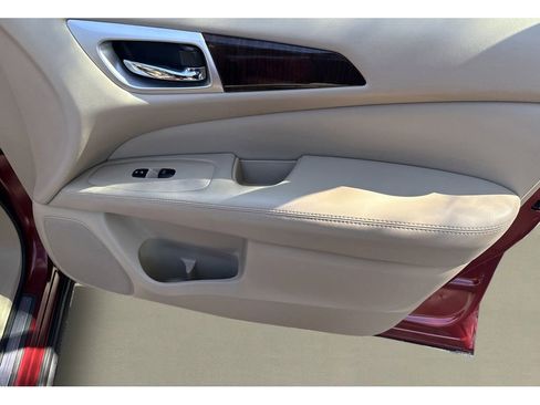 Used 2015 Nissan Pathfinder Platinum w/ Family Entertainment Package image 21