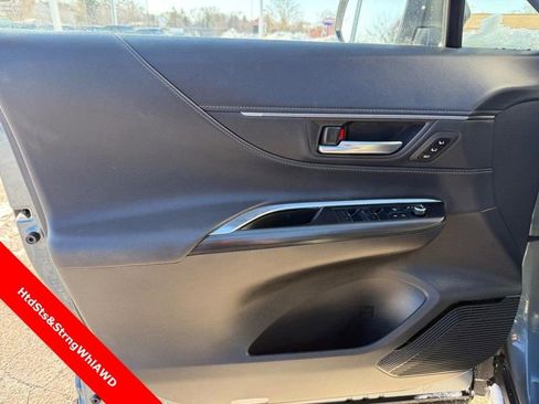 Used 2023 Toyota Venza Limited image 19