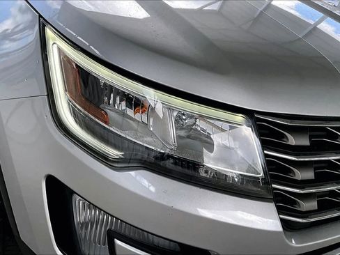 Used 2017 Ford Explorer XLT w/ Equipment Group 202A image 30