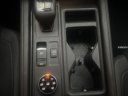 Certified 2025 Nissan Pathfinder S image 14