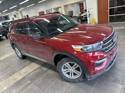 Used 2023 Ford Explorer XLT w/ Equipment Group 202A image 8