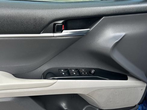 Used 2020 Toyota Camry SE image 8