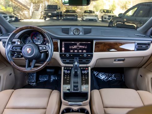 Certified 2023 Porsche Macan AWD/4WD image 35