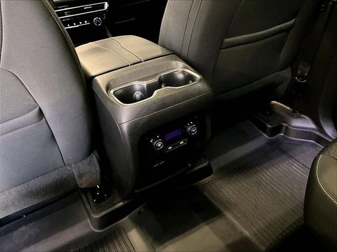 Used 2024 Chevrolet Traverse LT w/ Midnight/Sport Edition FWD image 29