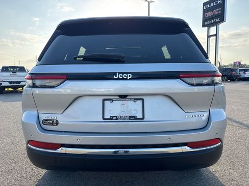 Used 2024 Jeep Grand Cherokee Laredo X w/ Trailer Tow Package AWD/4WD image 5