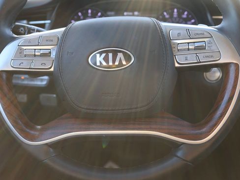 Used 2020 Kia K900 Luxury image 18