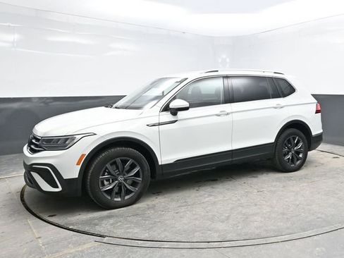 Used 2022 Volkswagen Tiguan SE image 3