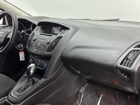 Used 2016 Ford Focus SE w/ SE Power Seat Package image 32