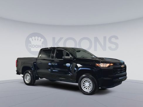 Used 2023 Chevrolet Colorado W/T image 2
