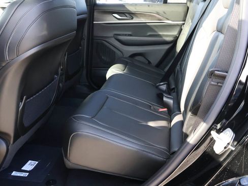 New 2025 Jeep Grand Cherokee Limited image 15