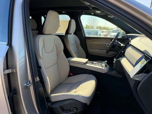 New 2026 Volvo XC90 T8 Plus w/ Protection Package Premier image 8