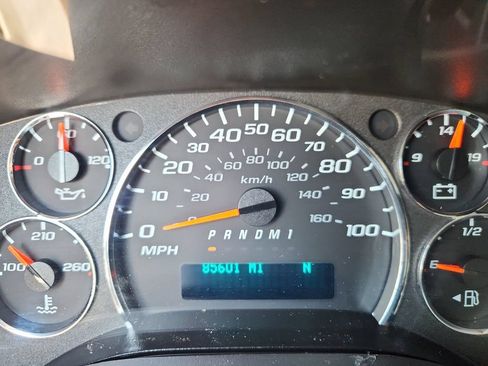 Used 2021 Chevrolet Express 2500 w/ Driver Convenience Package RWD image 17