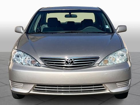Used 2005 Toyota Camry LE image 3
