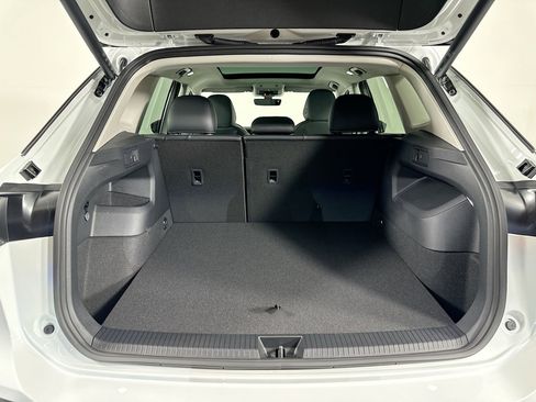 New 2025 Volkswagen Tiguan SE image 26