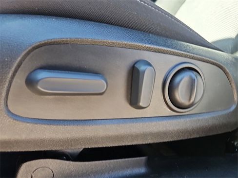 Used 2023 Chevrolet Traverse LT image 14