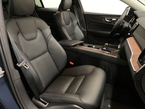 Used 2025 Volvo V60 B5 Cross Country Plus AWD/4WD image 81