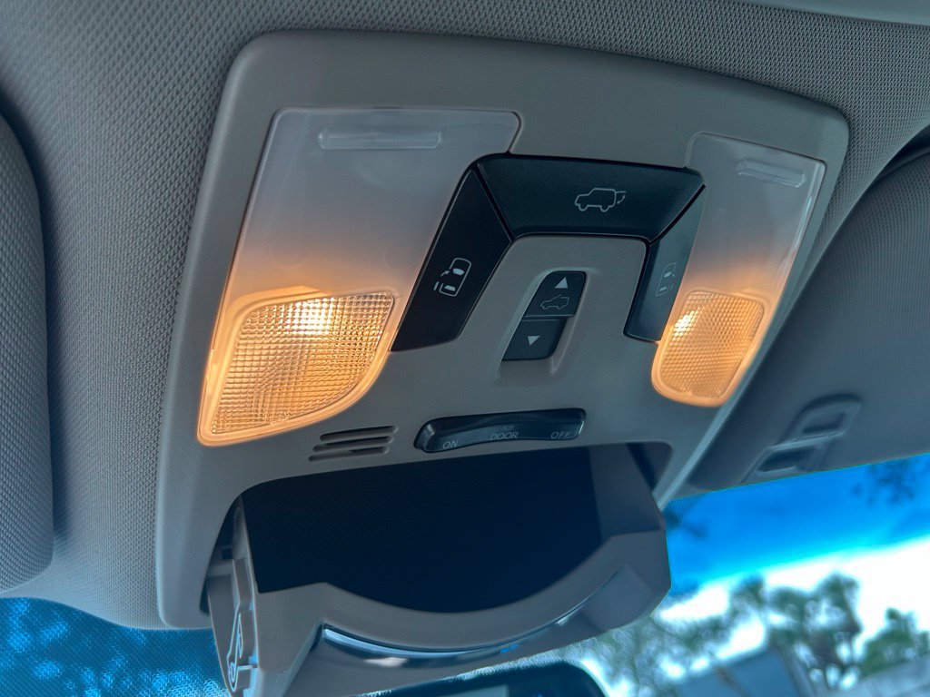 Used 2016 Toyota Sienna XLE FWD image 34