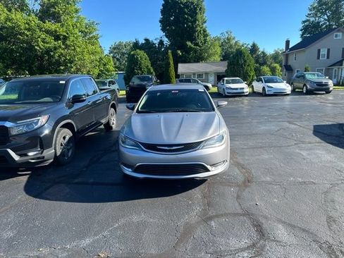 Used 2015 Chrysler 200 Limited FWD image 2