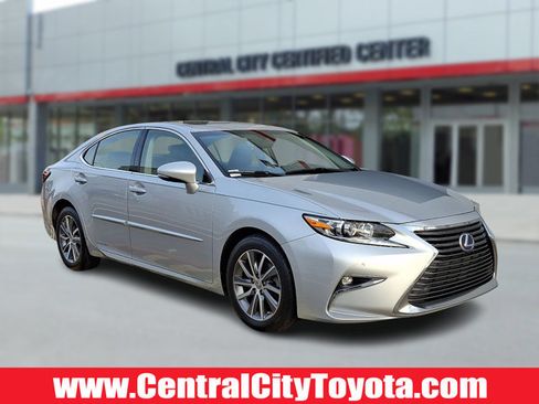 Used 2016 Lexus ES 300h image 1