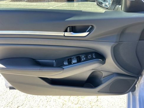 Used 2024 Nissan Altima 2.5 SR w/ SR Premium Package image 26