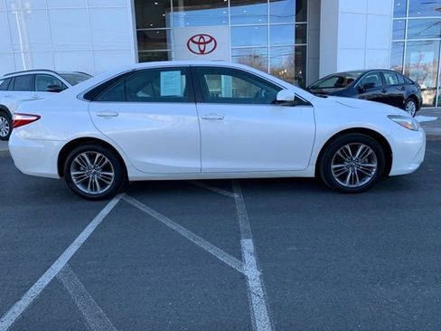 Used 2016 Toyota Camry SE image 2