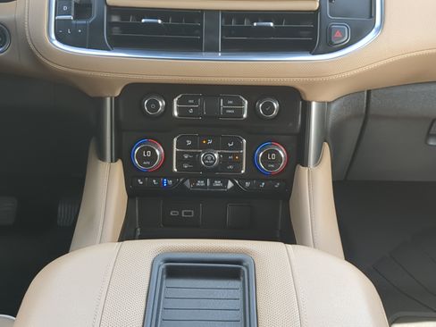 Used 2023 Chevrolet Tahoe Premier AWD/4WD image 17