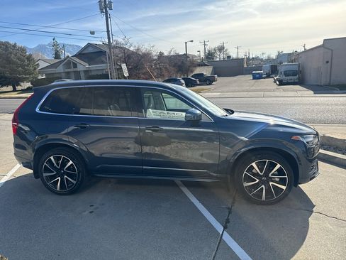 Used 2022 Volvo XC90 T6 Momentum w/ Advanced Package image 4