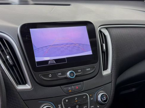 Used 2022 Chevrolet Malibu LT FWD image 19