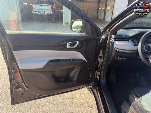 Used 2023 Jeep Compass Limited AWD/4WD image 11