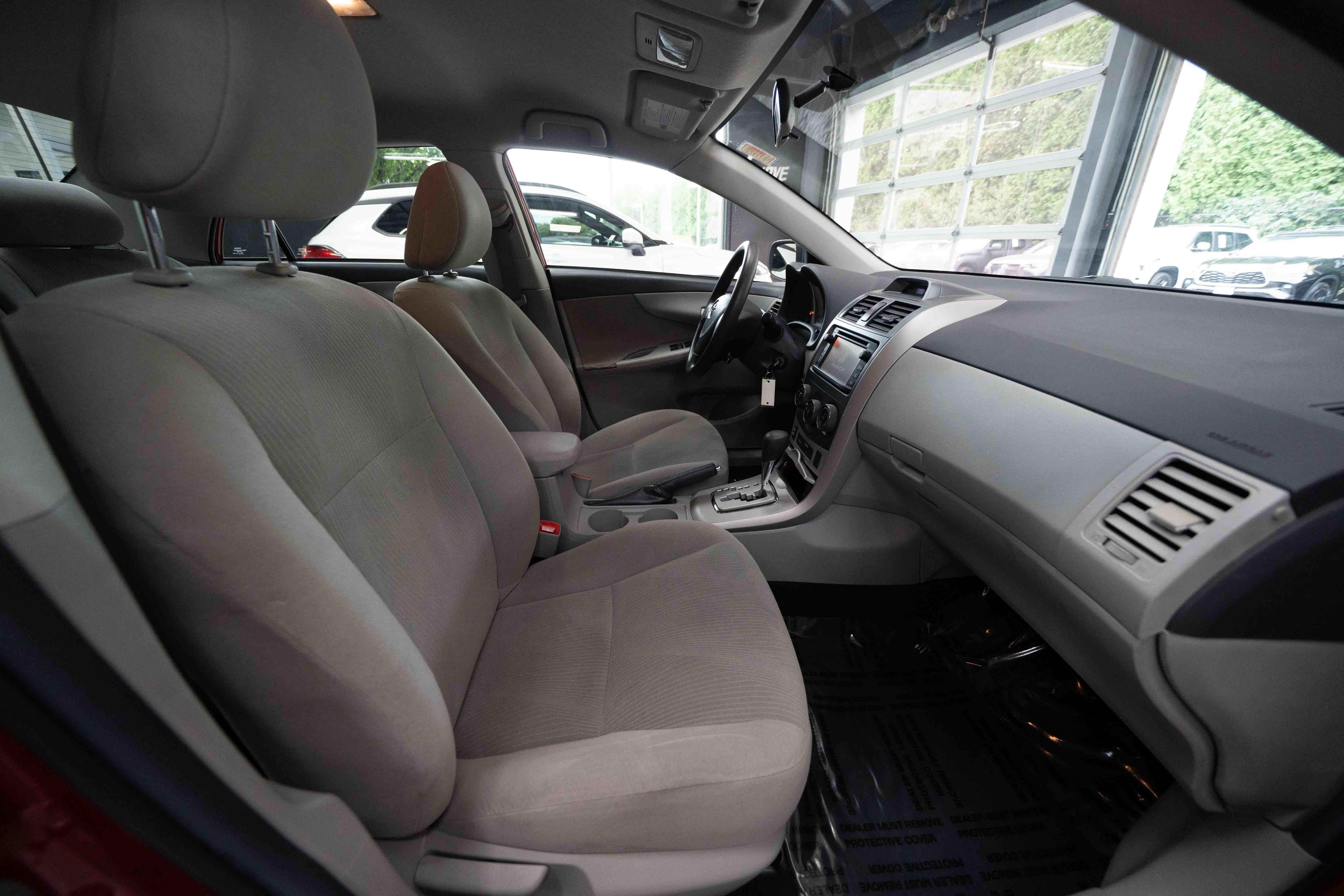 Used 2013 Toyota Corolla LE FWD image 26