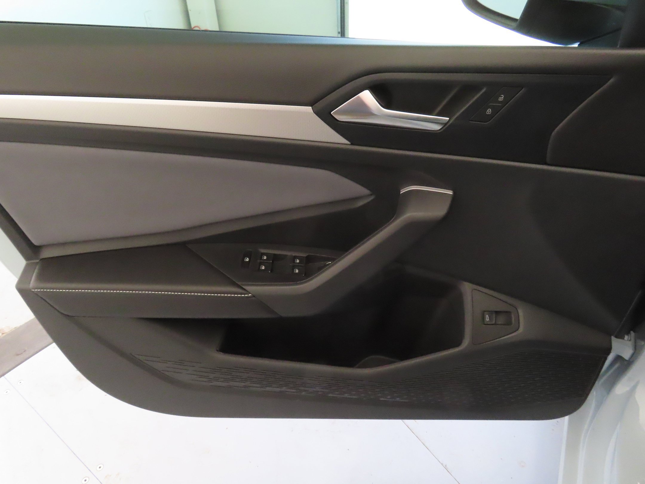 Used 2026 Volkswagen Jetta SE FWD image 10