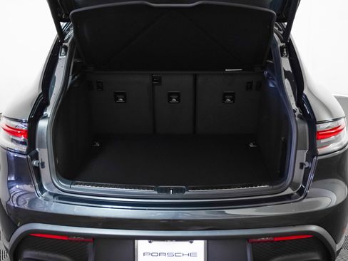 New 2026 Porsche Macan image 28