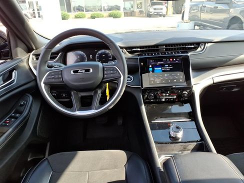 Used 2024 Jeep Grand Cherokee Altitude AWD/4WD image 14