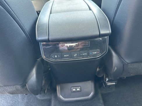 Used 2024 Toyota Highlander XLE image 13