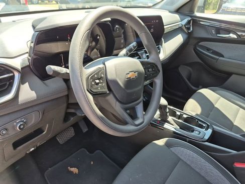 Used 2025 Chevrolet TrailBlazer LT image 6