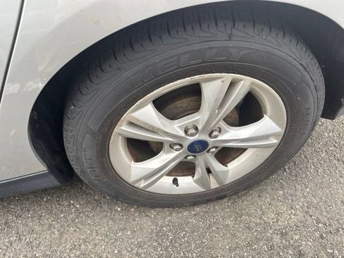 Used 2014 Ford Focus SE FWD image 4
