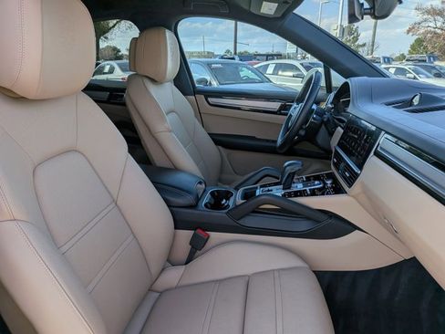 Used 2023 Porsche Cayenne S image 22