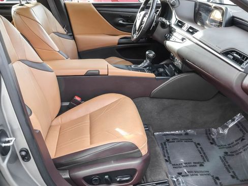 Used 2020 Lexus ES 300h w/ Luxury Package image 36