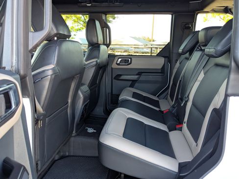 Used 2024 Ford Bronco Wildtrak image 14