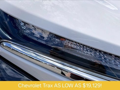 Used 2024 Chevrolet Trax LS w/ LS Convenience Package FWD image 28