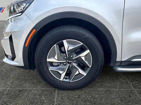 Used 2022 Kia Sorento EX w/ Panoramic Sunroof Package FWD image 14