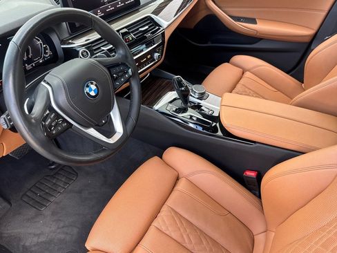 Certified 2023 BMW 530e xDrive w/ Convenience Package image 4