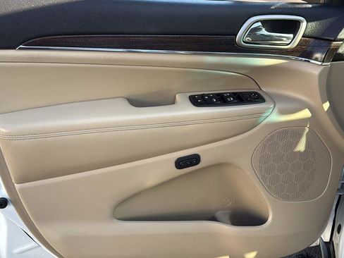 Used 2014 Jeep Grand Cherokee Limited w/ Trailer Tow Group IV image 9