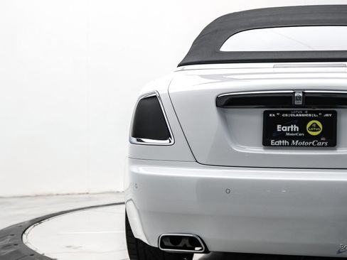 Used 2017 Rolls-Royce Dawn RWD image 18