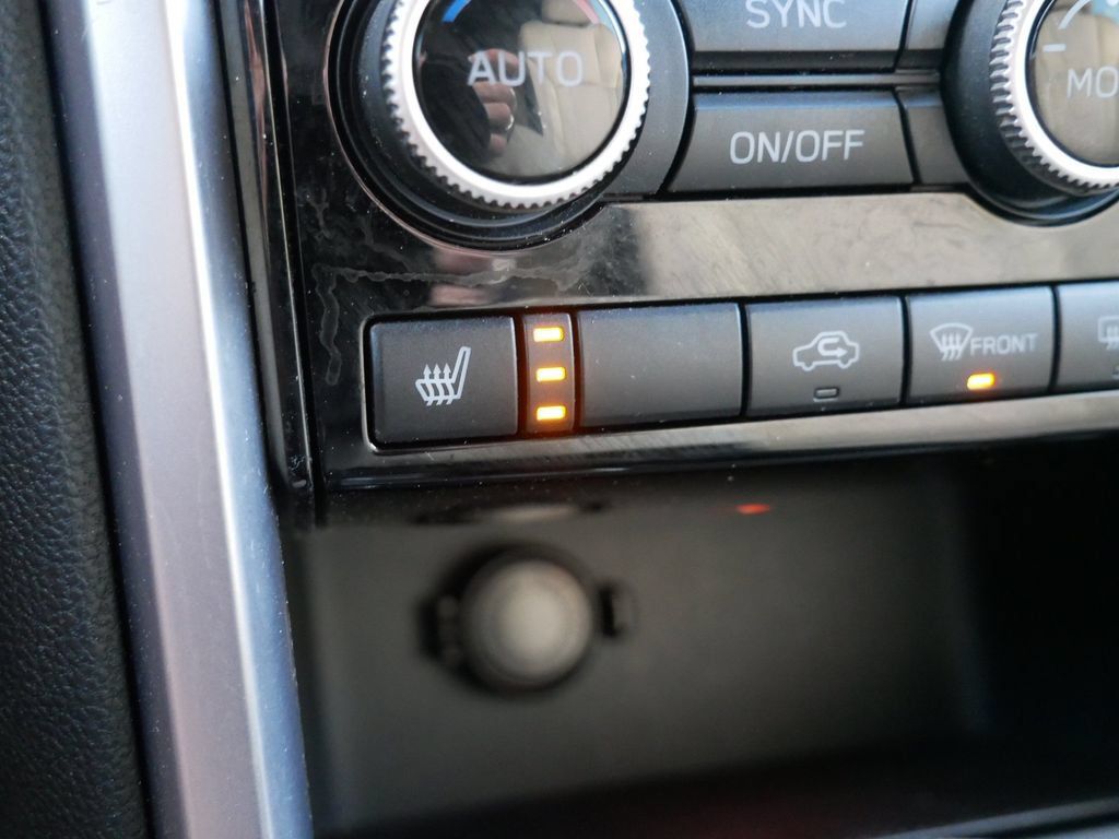 Used 2020 Subaru Ascent Premium w/ Convenience Package AWD/4WD image 24