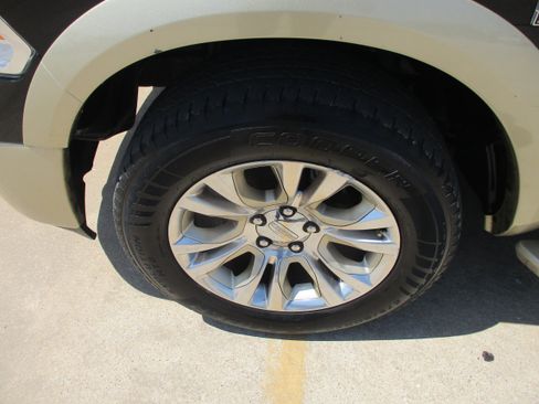 Used 2014 RAM 1500 Laramie Longhorn RWD image 3