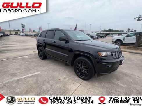 Used 2018 Jeep Grand Cherokee Altitude RWD image 2
